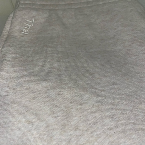 BNWT TNA sweat shorts - Picture 6 of 6